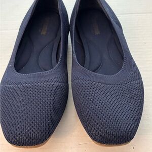Cushionaire Sleek Blue Flats Versatile Loafers Size 8
